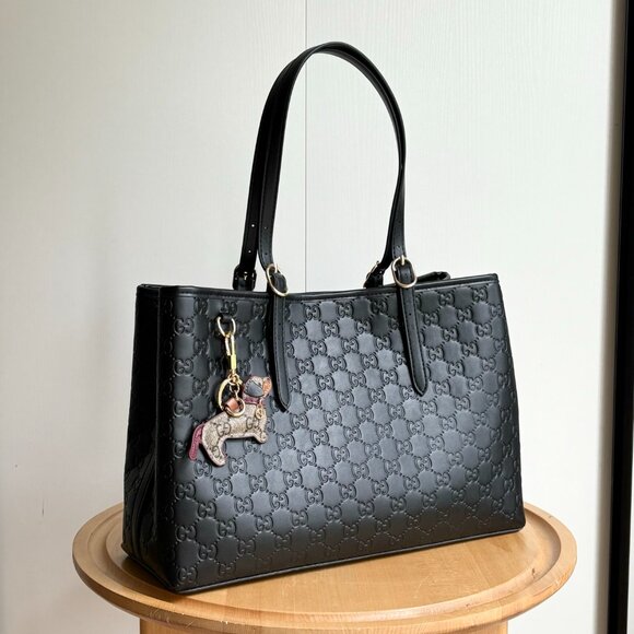 ✨Gucci GG Emblem Medium Tote Bag Black✨ - Picture 1 of 8